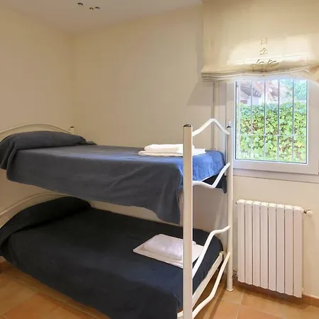 5 Bedroom House In With Private Pool And Garden