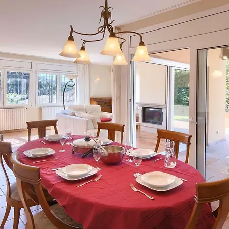 Chalet 5 Bedroom House In With Private Pool And Garden