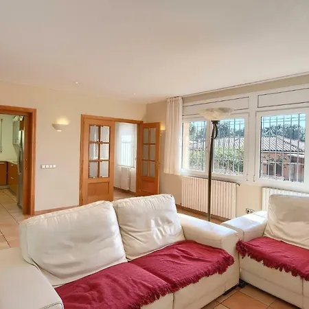 5 Bedroom House In With Private Pool And Garden *